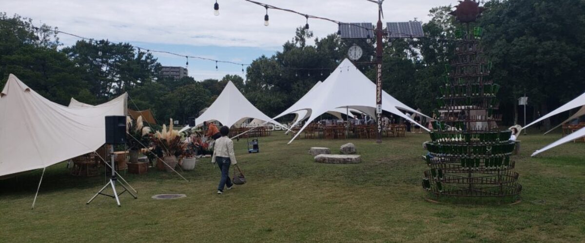 屋外グランピングテント設営