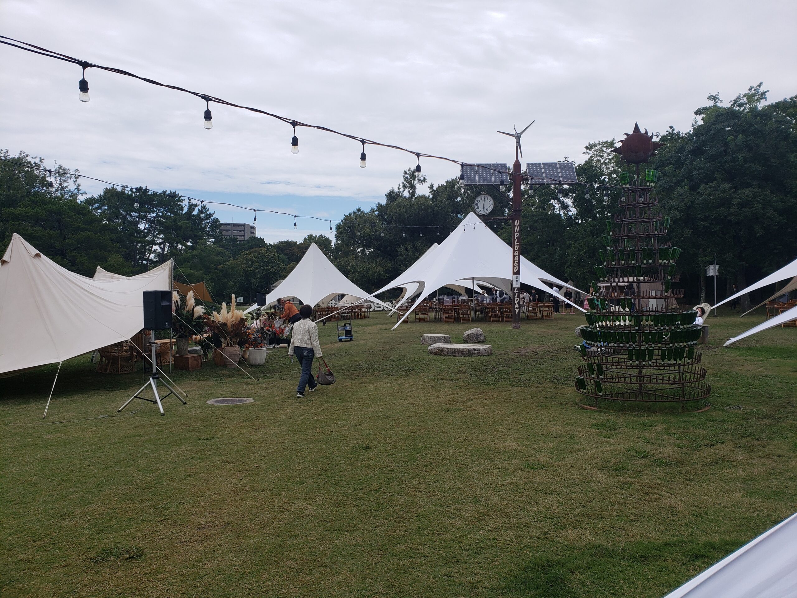 屋外グランピングテント設営